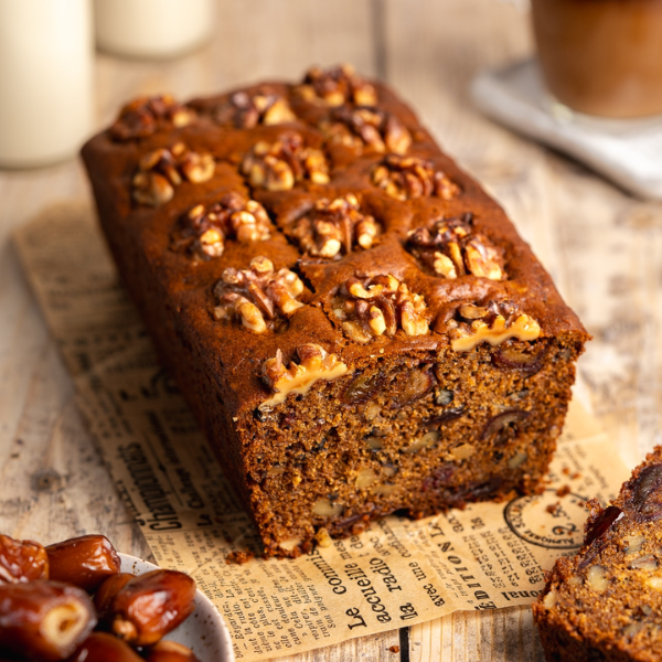 Date & walnut cake